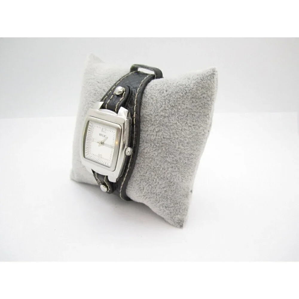 Women Relic Quartz WR Analog 25mm Dial Round Watch (G738) 